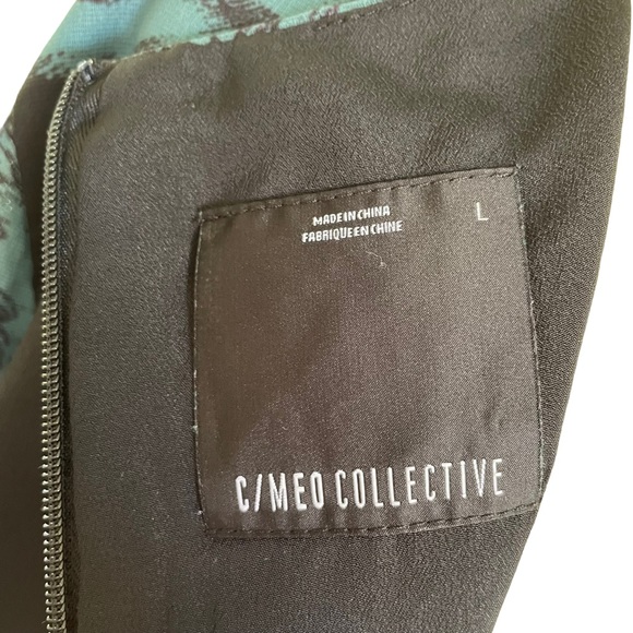 C/MEO COLLECTIVE Sz L v-neck black blouse with teal floral print +bell sleeves🏅 - Picture 11 of 12